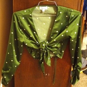 8 Birdies Green polkadot front tie top. Size SM.